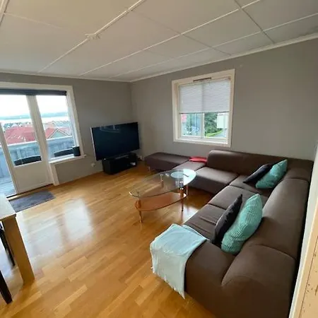 Romslig I Sandviken Apartamento *