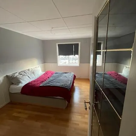 Romslig I Sandviken Apartamento *